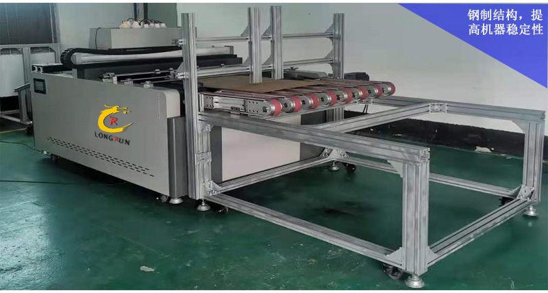紙箱流水線無版印刷機(jī)采用全鋼制結(jié)構(gòu)，提高機(jī)器穩(wěn)定性。